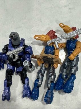 Blue and Tan Alien Action Figure Set - Kids Toys